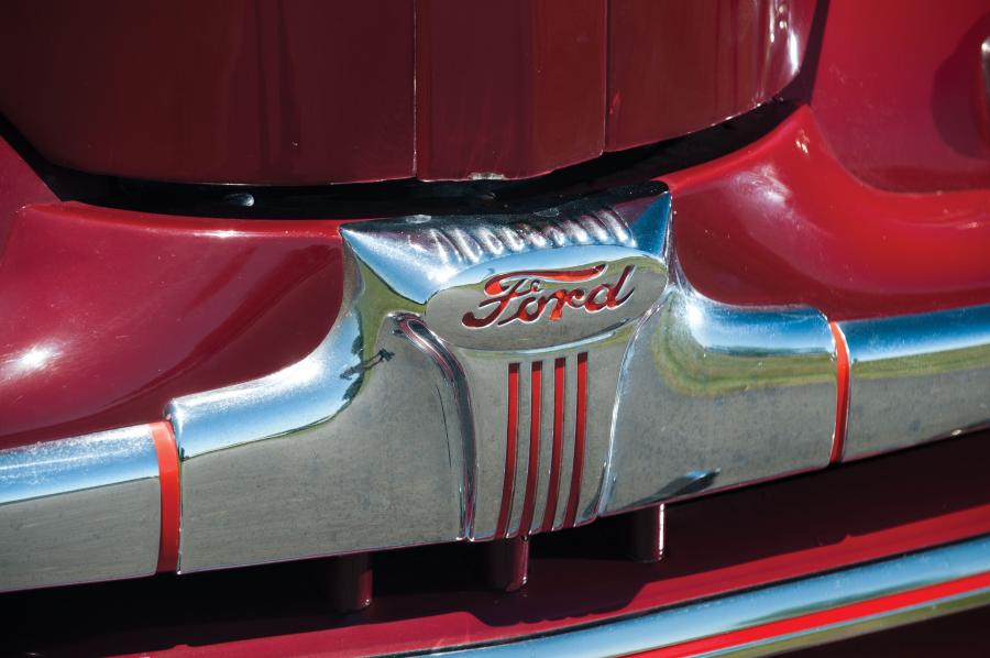  Ford Super DeLuxe Convertible 1946 года  (фото 10 из 18)